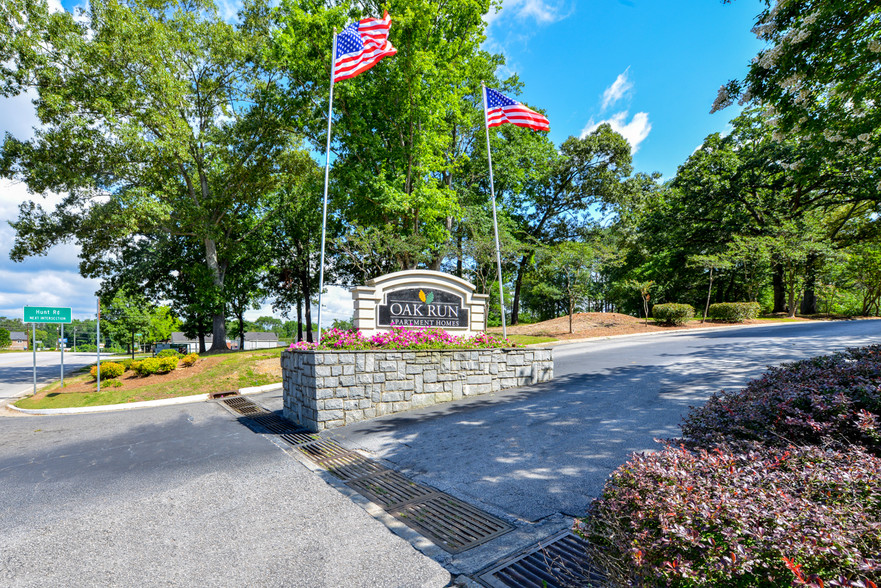 Building Photo - Oak Run