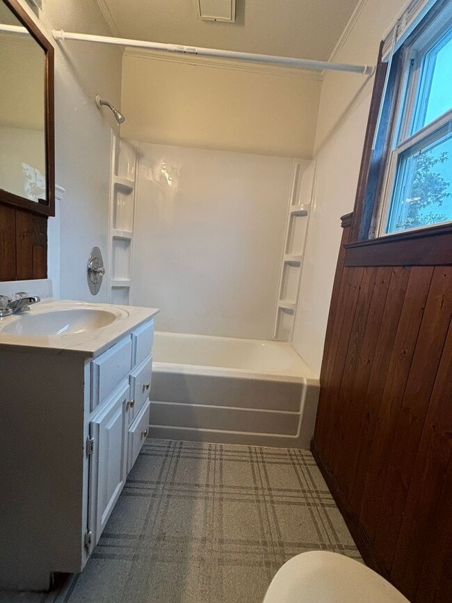 Building Photo - Charming 2 Bedroom 1 Bath Single Family Ho...
