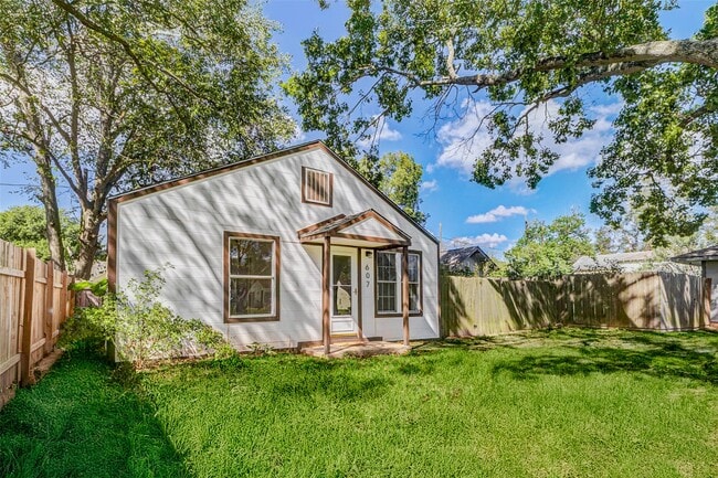 Building Photo - 607 N Speed St