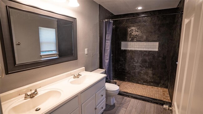 Building Photo - 106 W Hoopes Ave