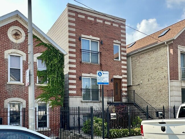 Building Photo - 724 N Willard Ct