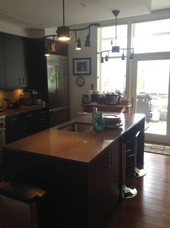 Building Photo - Furnished Turn-Key Downtown Condo.  6 Mont...