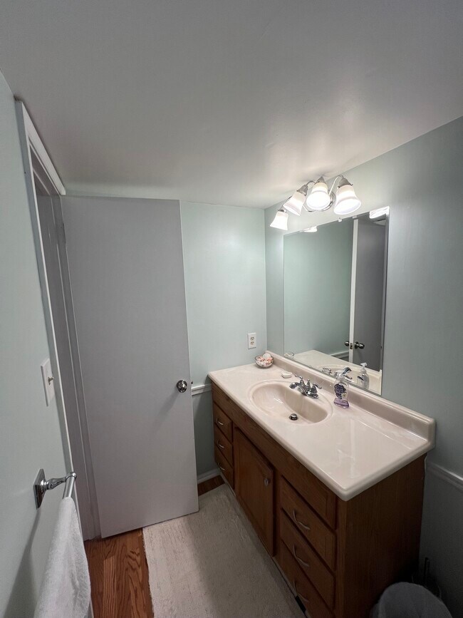 Building Photo - 239 Crown Prince Dr