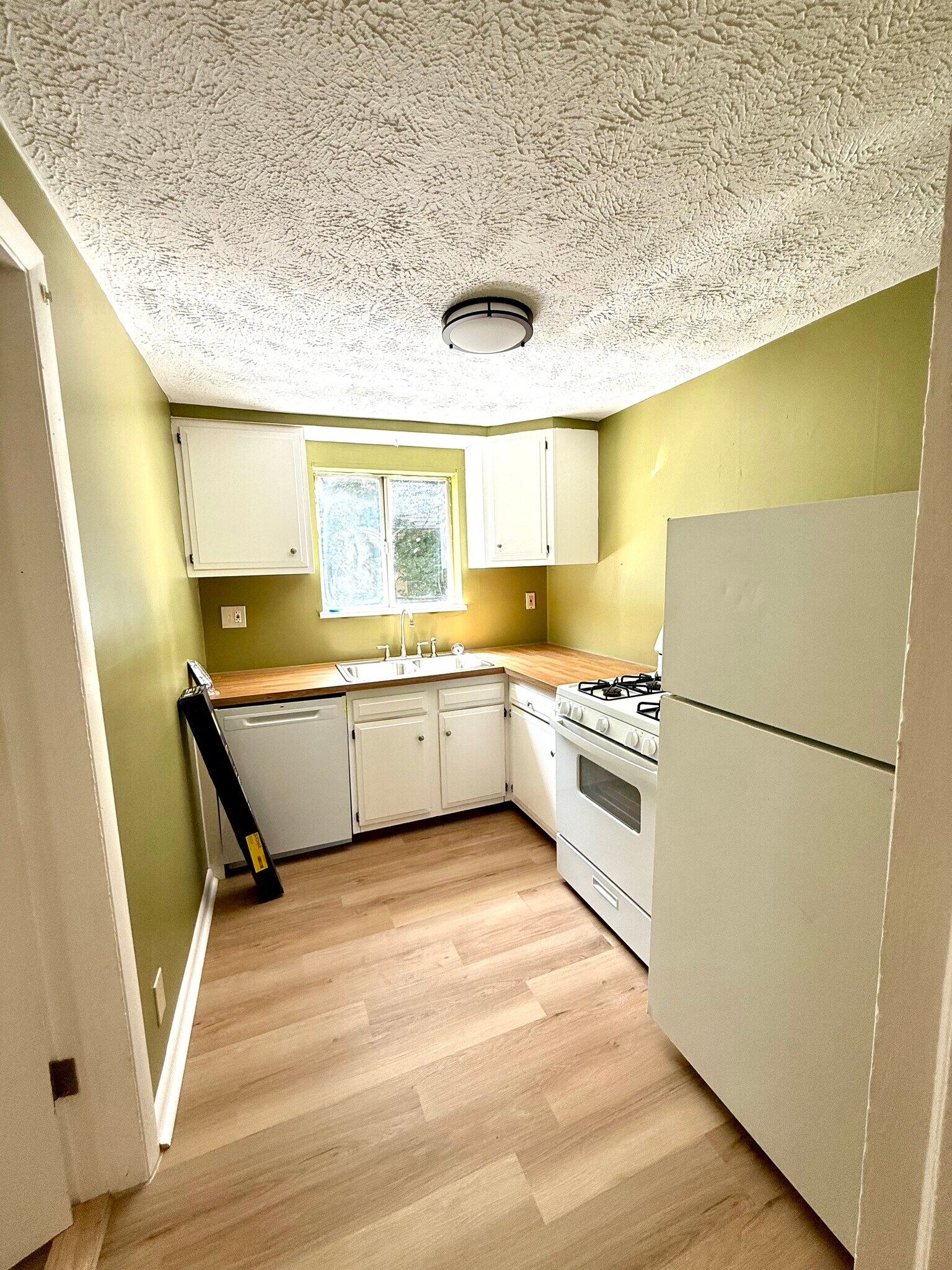 Kitchen - 1054 Vance Ave