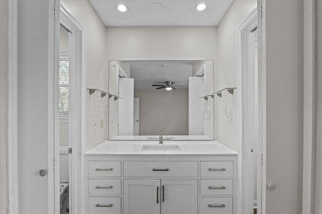 Building Photo - 119 Sunnywood Dr