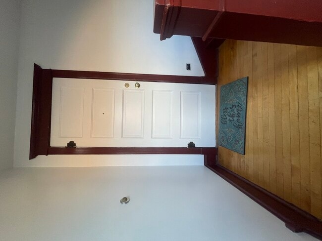 Building Photo - 3121 S May St