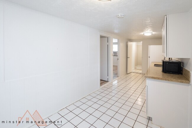 Building Photo - 1322 Olino St
