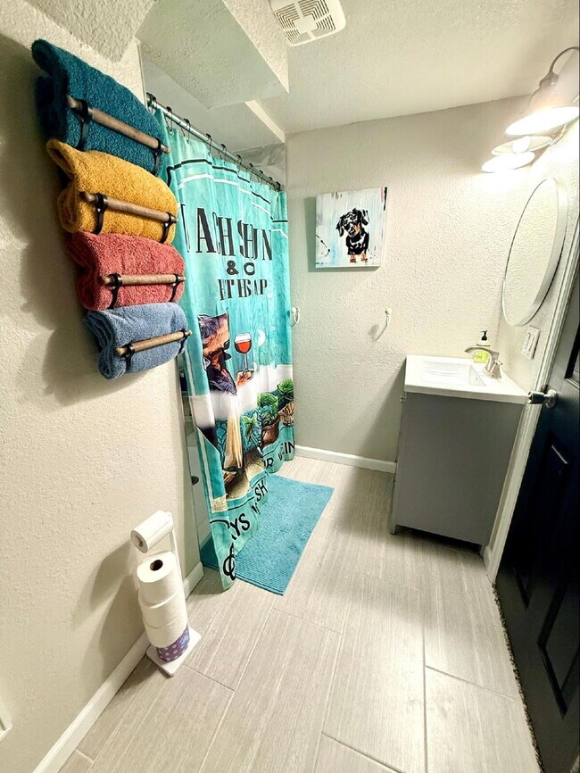 Building Photo - Gorgeously Updated Pueblo Home