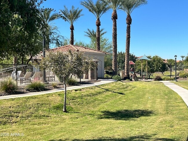 Building Photo - 836 E Constance Wy