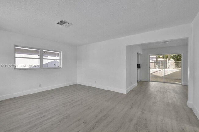 Building Photo - 4964 NW 48th Way