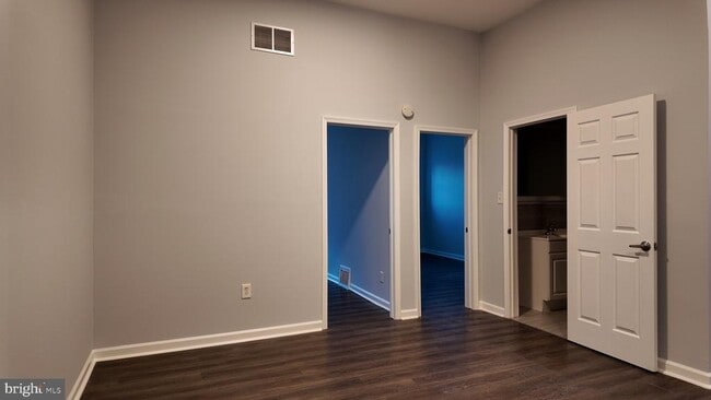 Building Photo - 105 S Morton Ave