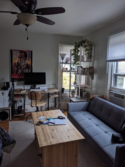 Building Photo - 522 N Division St