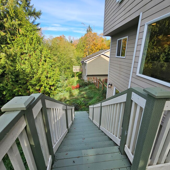 Building Photo - Bright and Stunning 2-Story Home with Dayl...