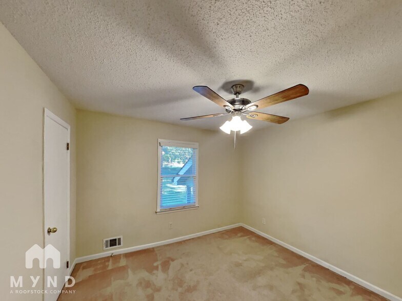 Building Photo - 3255 Sharon Ln