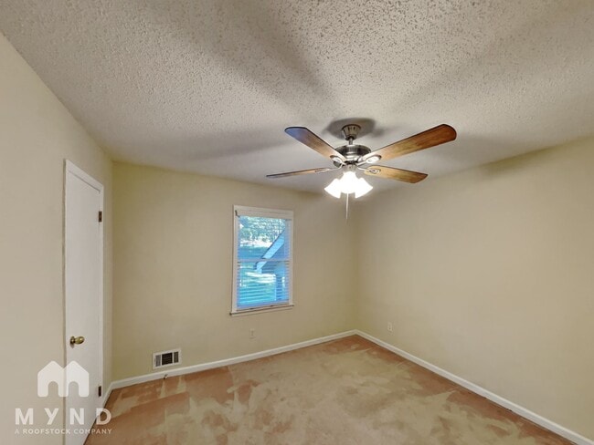 Building Photo - 3255 Sharon Ln