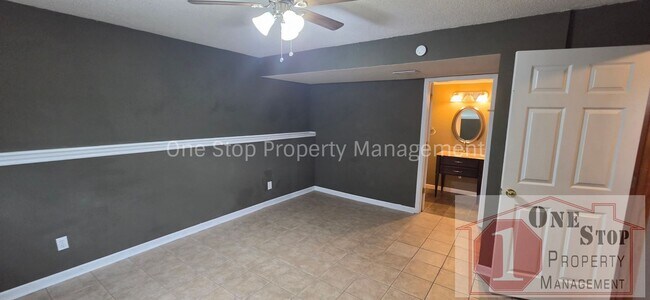 Building Photo - Beautiful 3 Bedroom & 2 Bathroom Home!