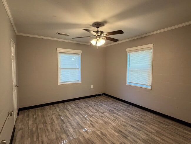 Building Photo - 1109 W Wall St