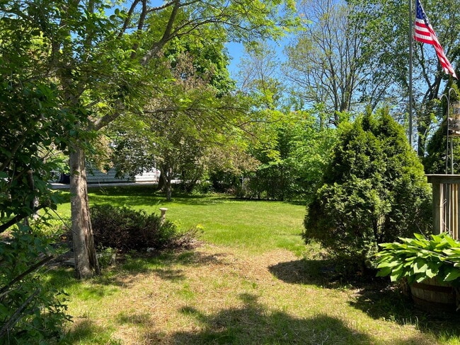 Building Photo - "Charming 3-Bed, 2-Bath Gem on Pearl Street – Your Ideal Bangor Retreat!"