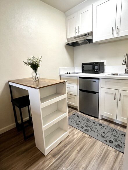 Kitchen - Imperial Palms Apartments