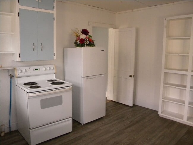 Building Photo - 1014 NE 8th Ave