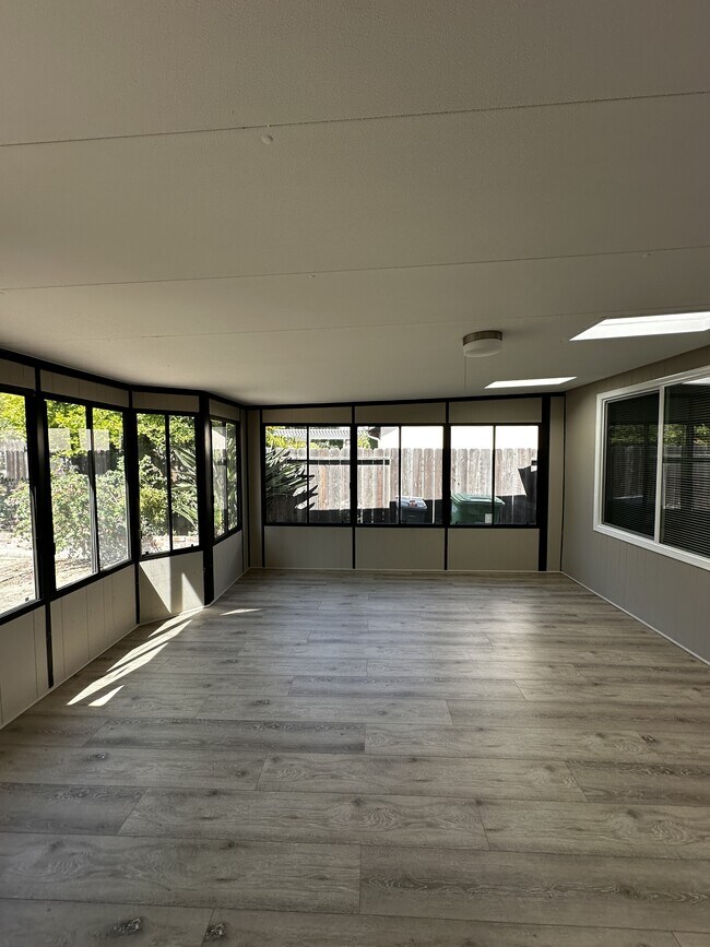 Building Photo - 3221 San Carlos Way