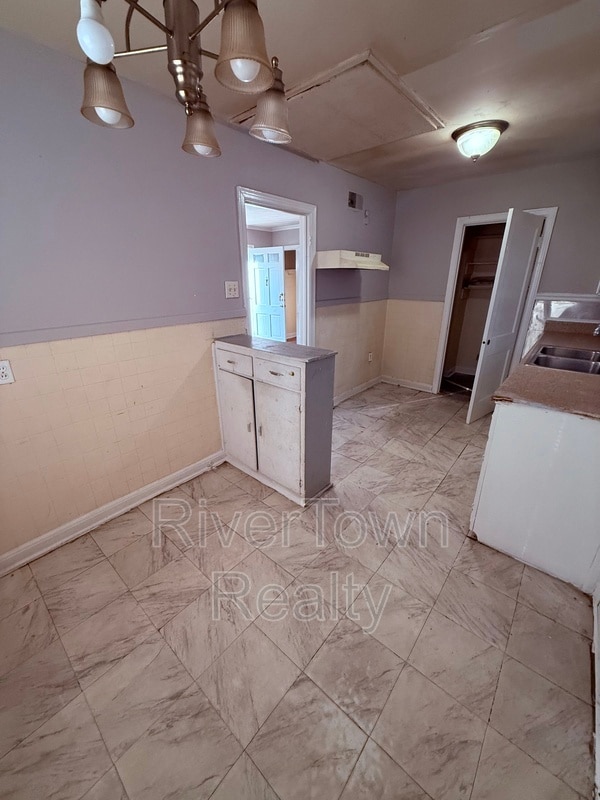 Building Photo - 3518 Hendricks Ave