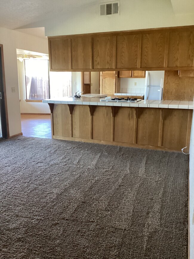 Building Photo - 16190 Palm St