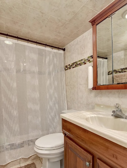 Building Photo - 239 Shoreland Cir