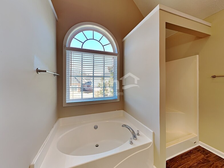 Building Photo - 501 Hawk Eye Ct