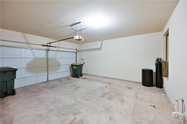 Building Photo - 100 Lake Mineral Wells Dr