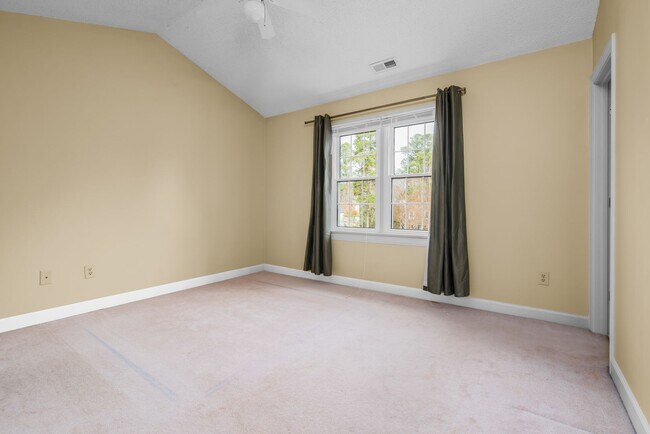 Building Photo - Woodcroft Wonderful!