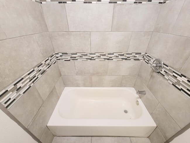 Building Photo - 1418 Vermont St