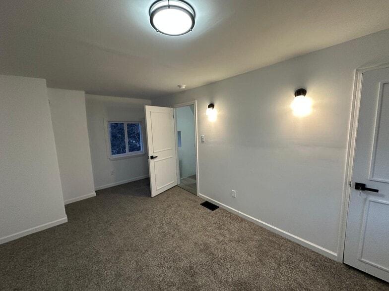 Building Photo - 2323 Patterson Ave