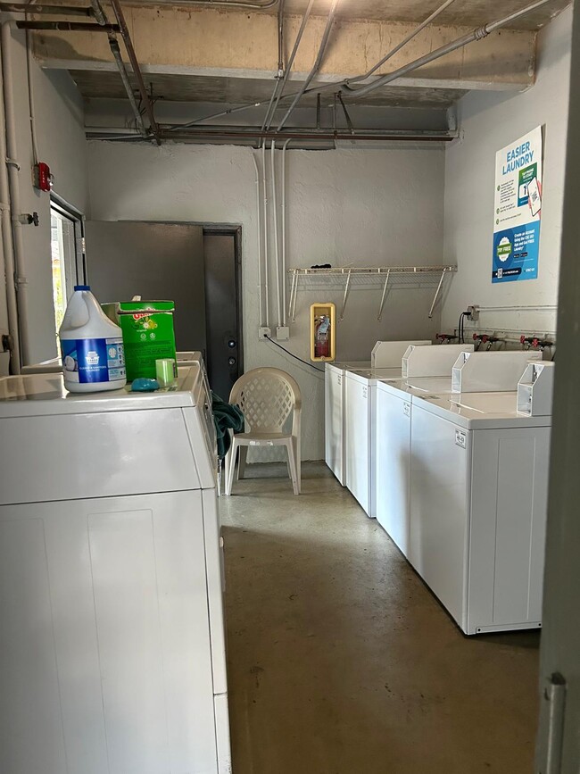 Building laundry - 900 SW 84th Ave