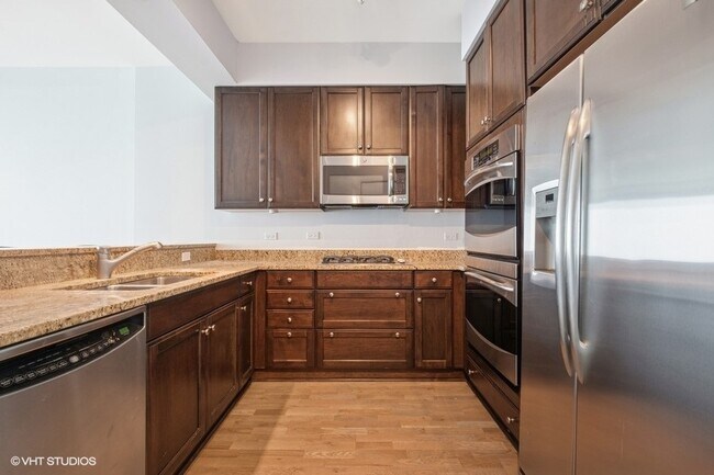 Building Photo - 1211 S Prairie Ave