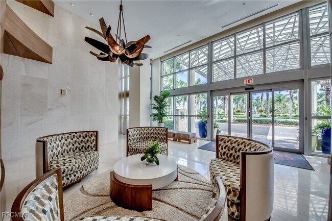 Building Photo - 3000 Oasis Grand Blvd