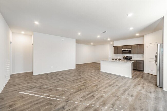 Building Photo - 913 Alton Dr