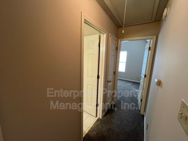 Building Photo - 1330 Siskin Dr