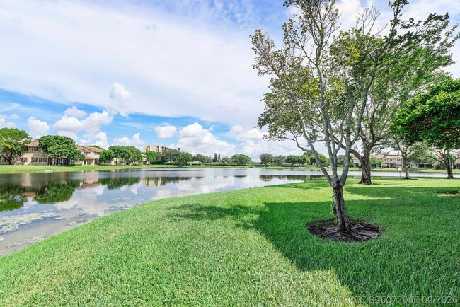 Building Photo - 3505 Lakeside Dr
