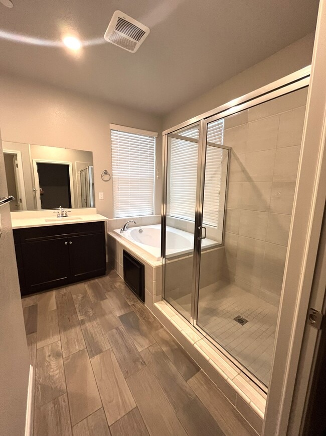 Building Photo - 6212 E Sydney Dr