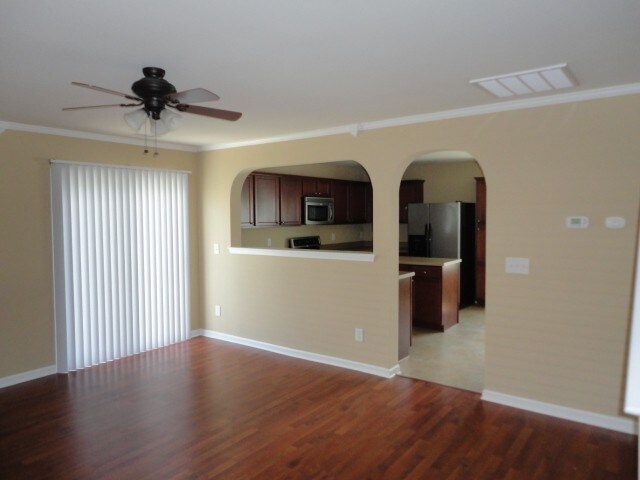 Building Photo - 1002 Collington Dr