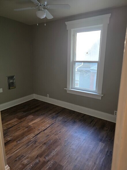 Bedroom 2 - 220 E Oakland Ave