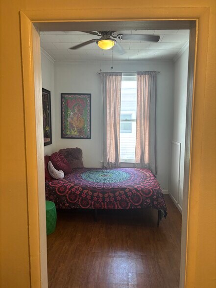 Building Photo - 825 Eaton St