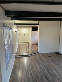 Building Photo - L-4