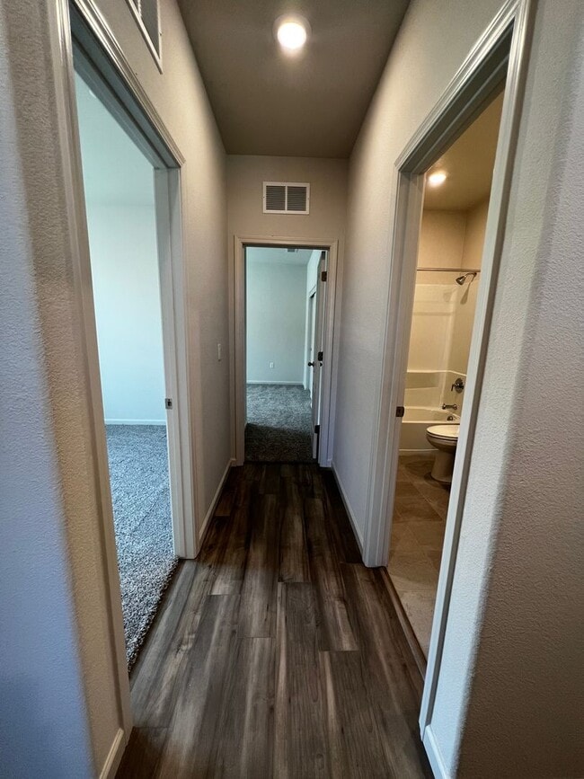 Building Photo - 2035 Greenbriar Dr
