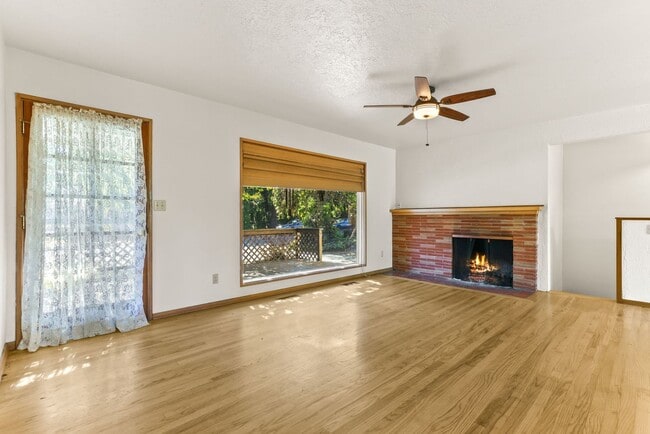 Building Photo - 9877 SE 33rd Ave