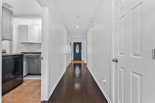 Building Photo - 150 Breccia Cove