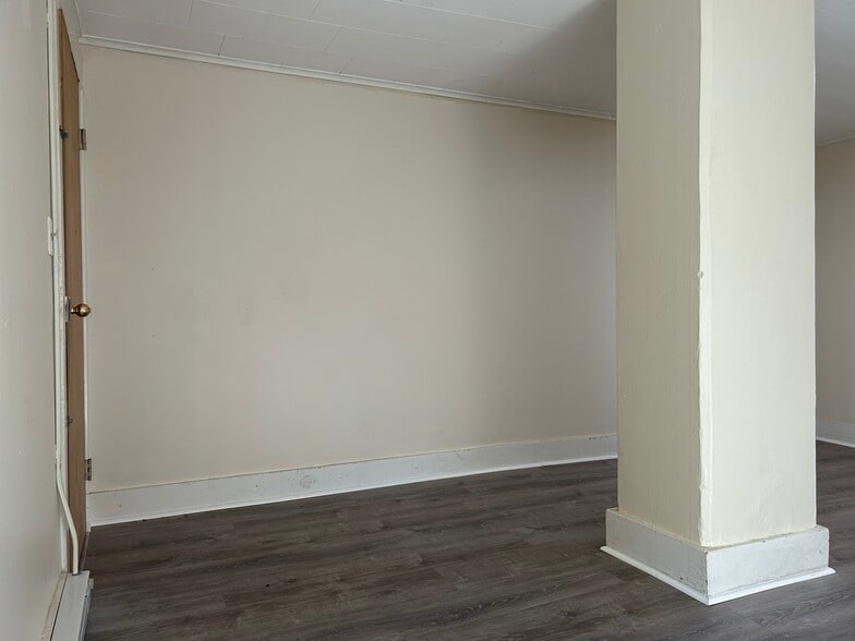 Master Bedroom - 201 Roxbury St