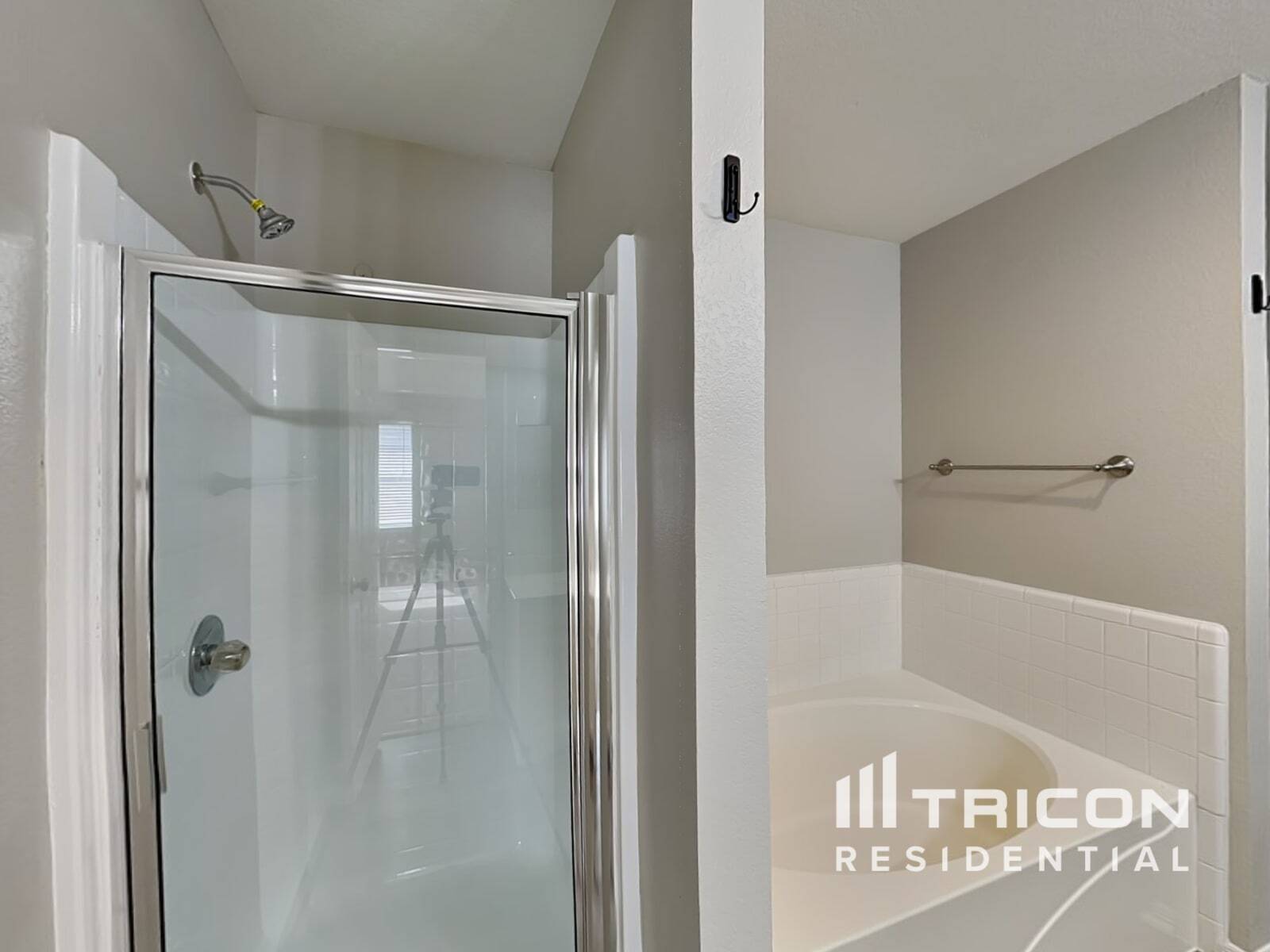 Building Photo - 1082 Roundrock Dr