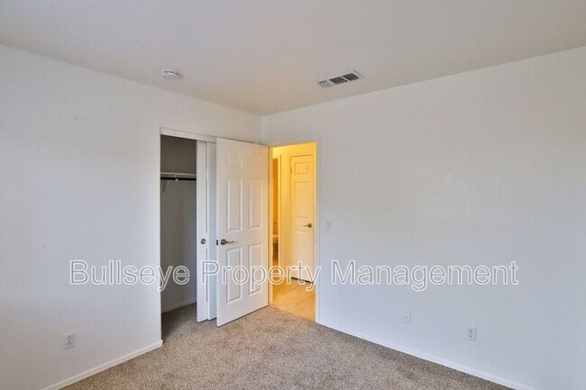 Building Photo - 1697 N La Fresa Dr